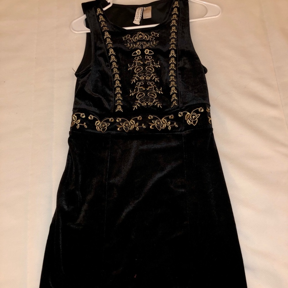 H&M Velvet Embroidered Dress 4